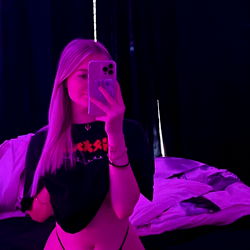 OnlyFans Model Zoe Bree Shares Her Workspace