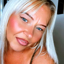 Sazzy J, UK OnlyFans Model