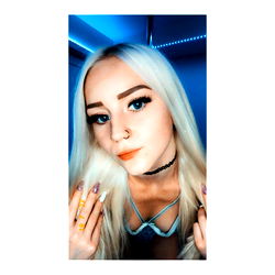 AdriannaRose: A captivating beauty from Canada,