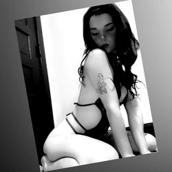 OwOVannahOwO in a sultry pose, Chicago