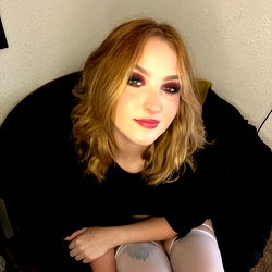 Elizabeth 🥰 photo