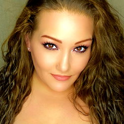 Mandi, a Stunning OnlyFans Model from Alabama