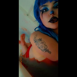 AnniiiWhooo: A Model's OnlyFans Story