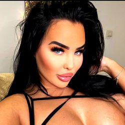 Layla Rose 🌹 photo