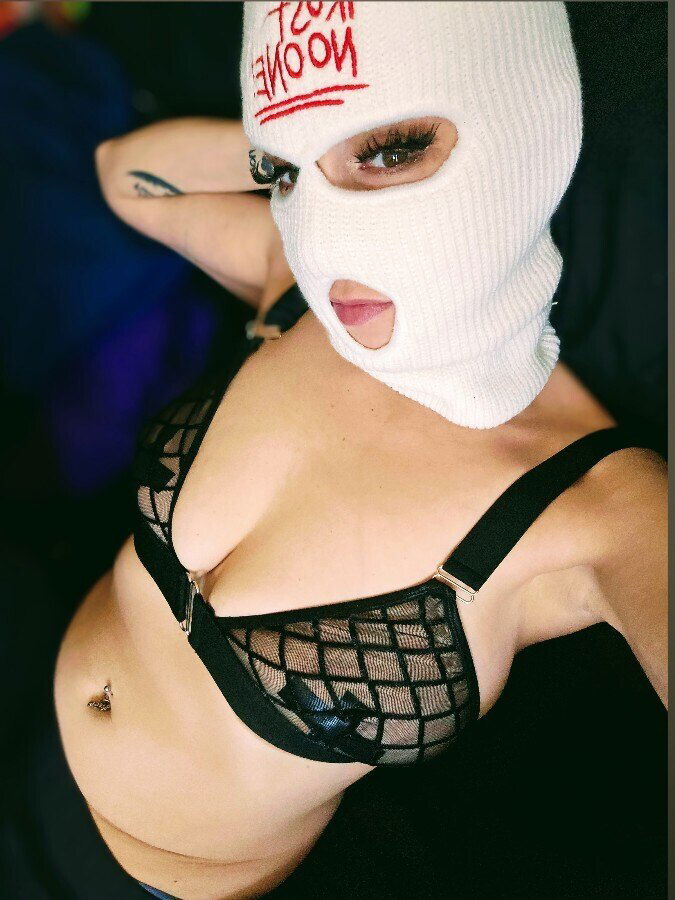 SpookyxBee Free 😈🐝 photo