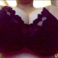 Sexy_Curvy_Tica photo