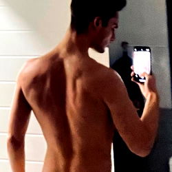 OnlyFans Model, Aliistvr, Shirtless in Gym