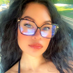 OnlyFans Model Teine_Afakasi in a Summer-Vibed Setting