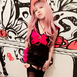 Anii-petite Model Photo with Unique Description and Tags