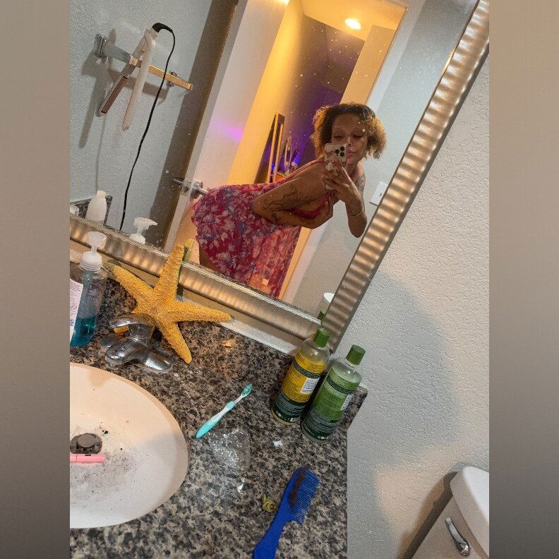 𝓒𝓲𝓪𝓷𝓷𝓪 𝓜𝓸𝓷𝓻𝓸𝓮 photo