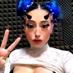 Onlyfans Model Kleopwtrx in Cleavage-Bearing Outfit