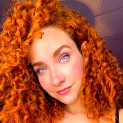 Ashley ๐งก photo