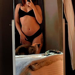 Aari Ray: A Chicago Model for OnlyFans