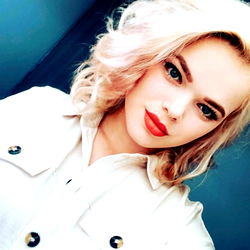 Model Daria - Gorgeous Photoshoot in Crop Top