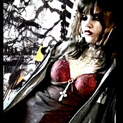 Maxie, A Model with a Fashion-forward Style and Unique Accessories