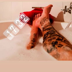 A Onlyfans Model, Gabriel, from România