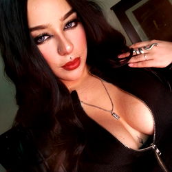 Ari, the enchanting model