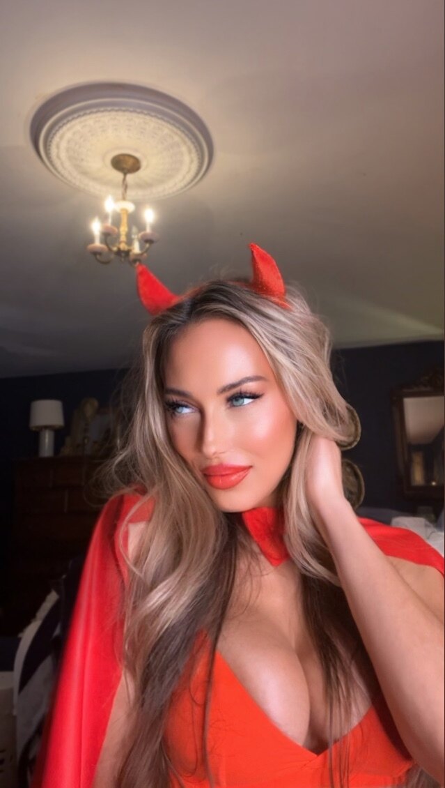 Hannah Rose 🌹 🕷️🐍 Halloween Week🕷️🐍 photo