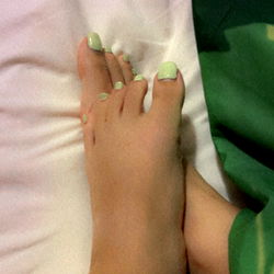 MeowysK - Feet with Chipped Polish