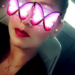 Adry Mor's Glamorous and Butterfly-filled Selfie