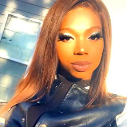 Model Alexam in Black and White