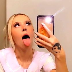 Baby Venus' Playful Selfie