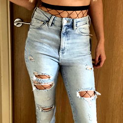 Empoweredlegs in Chic Streetwear Outfit