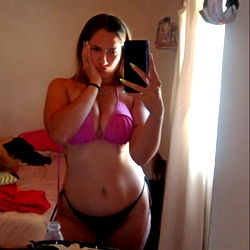 Rikki Olsen: A Model in Front of a Mirror