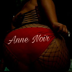 Anne Noir, the alluring Gotham city OnlyFans model