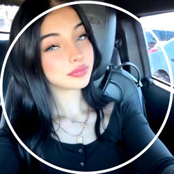 𝐌𝐚𝐧𝐝𝐢 𝐏𝐨𝐨𝐡🤰 photo