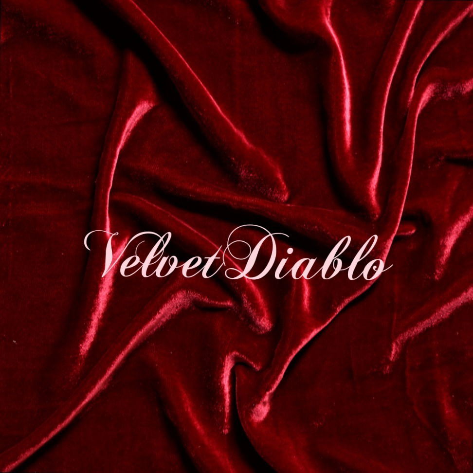 ⎛⎝ Velvet⎠⎞ photo