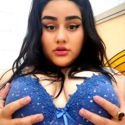 Curvy Girl Flaunts Her Exclusive OnlyFans Content 💦