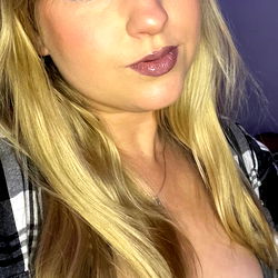 Anna - OnlyFans Model Profile