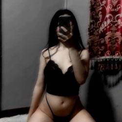 OnlyFans Model Gizababe_ Posing for a Photo