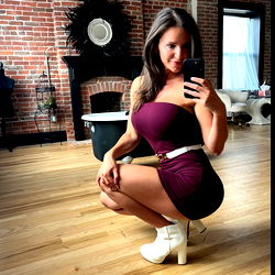 Annie Arbor, Onlyfans Model Posing for a Selfie in an Opulent Interior