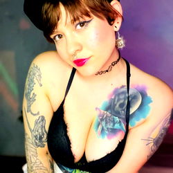 Onlyfans Model Alexa's Tattooed Chicness