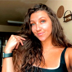 Lacy White - OnlyFans Model Photograph