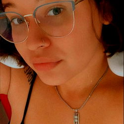 YOUR SEX STORY 📖👄 | A young woman poses for the camera