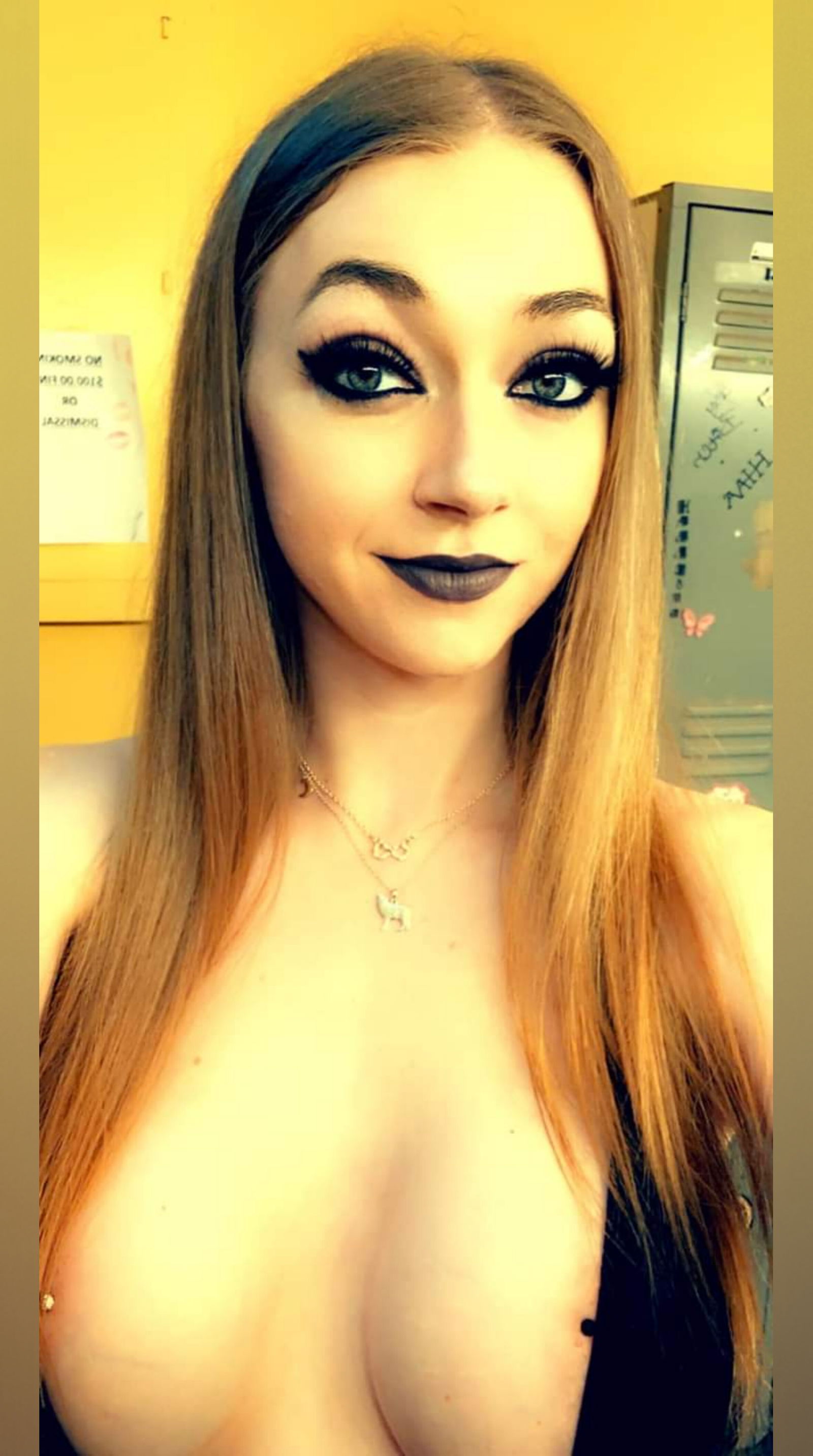 Azura Starr Official photo