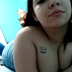 Mia - Onlyfans Model, 25 years old