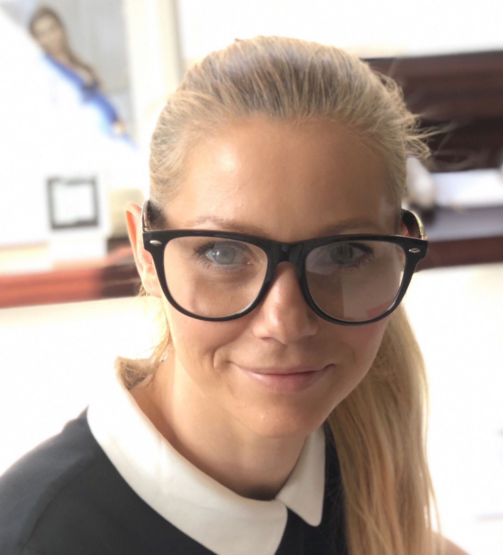 Girl from Wall Street photo