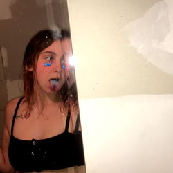 Samantha, an OnlyFans model, taking a mirror selfie