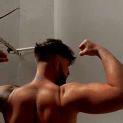 OnlyFans Model Aleix, Showcasing Fitness and Strength