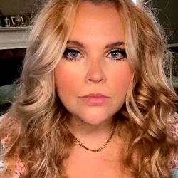 Alana Vest - OnlyFans Model