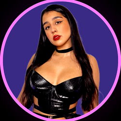 Onlyfans Model with Bold Look