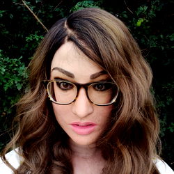 Amy Hall: A Netherlands-based Model with a Unique Style