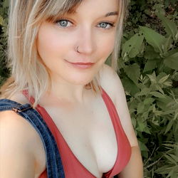 Lauren Taylor | Blonde Girl Next Door 🩵