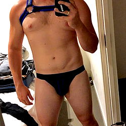 OnlyFans Model Andrew Strips Down to Underwear in Selfie