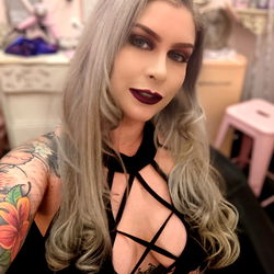 Mistress Sweetleaf, Gender-Bending Style In Full Force