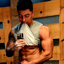 Ache's Shirtless Workout